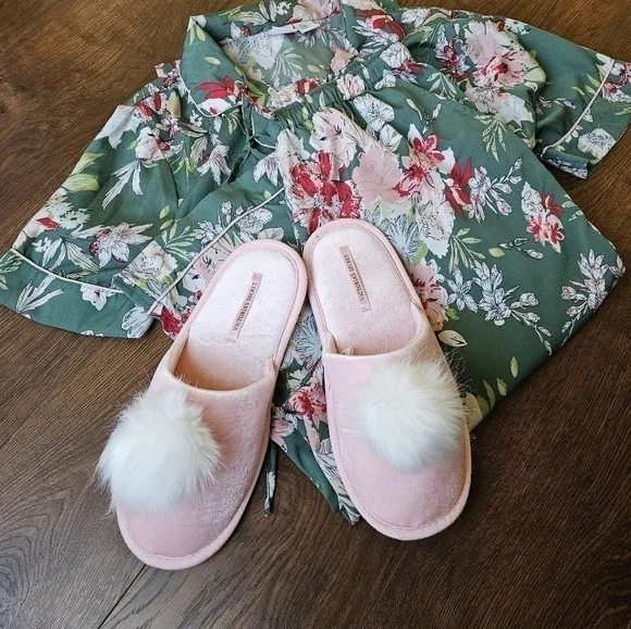 Bunny Slippers Victoria's Secret Pink Fuzzy Bunny Tail Slippers - Picture 3 of 7